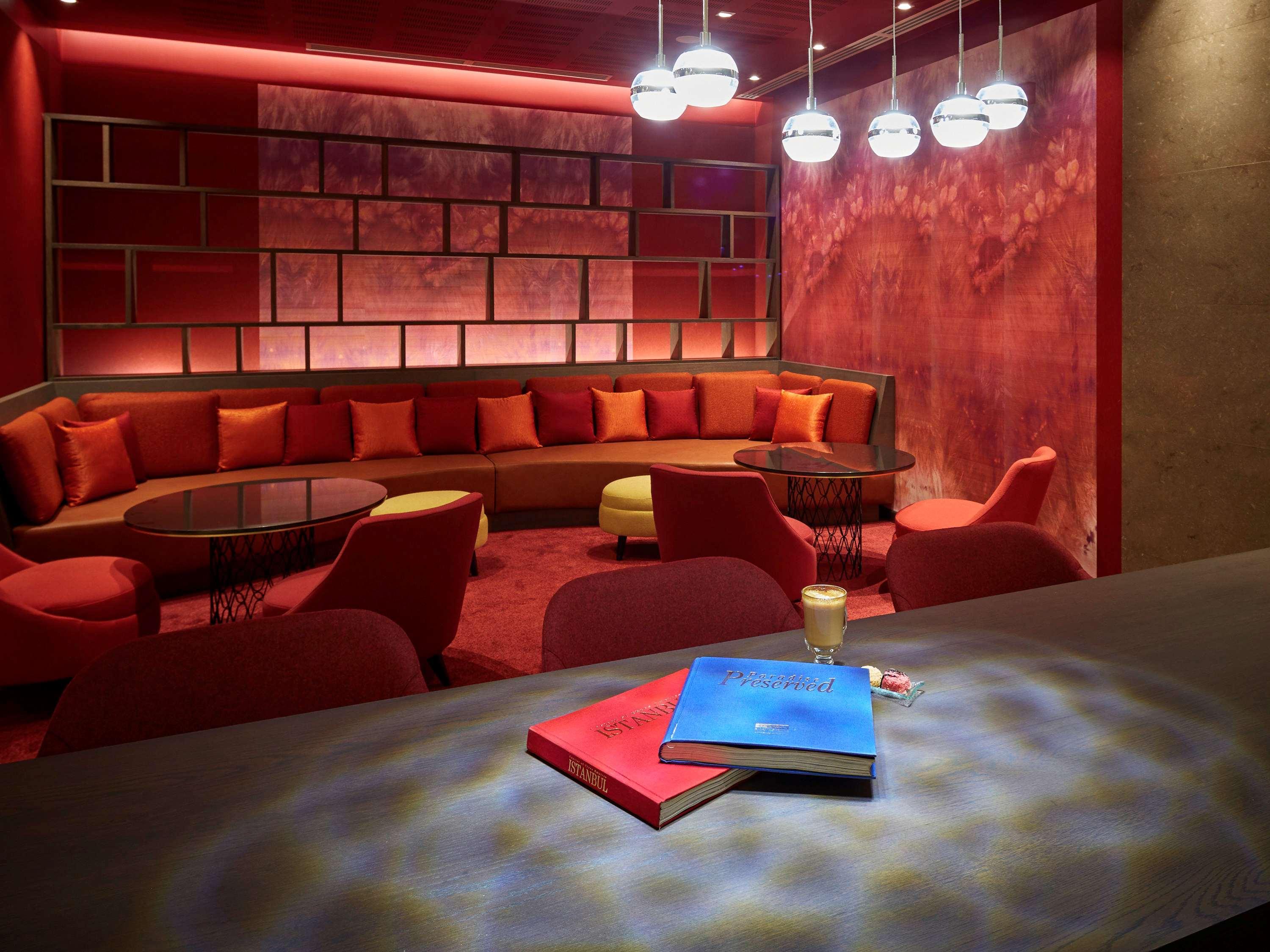 ノボテル イスタンブール ボスポラス ホテル エクステリア 写真 The interior of the lounge