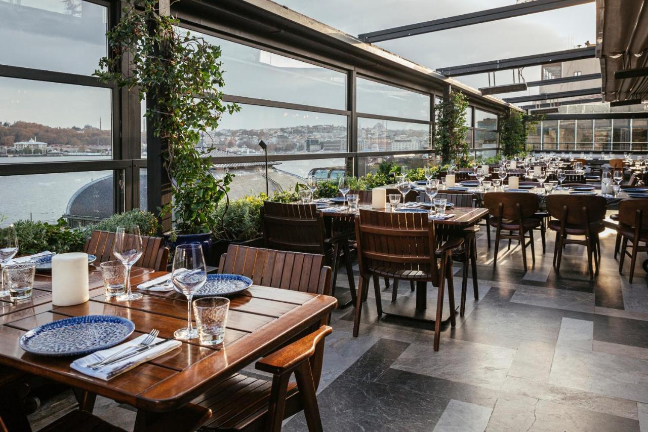 ノボテル イスタンブール ボスポラス ホテル エクステリア 写真 The rooftop restaurant